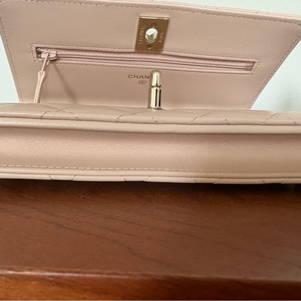 CHANEL Trendy CC Wallet On Chain WOC color: Light Beige - Picture 9 of 13
